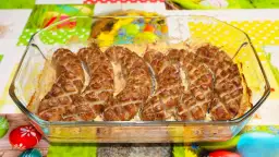 Biała kiełbasa z cebulą! 5 smakowitych przepisów na Wielkanoc