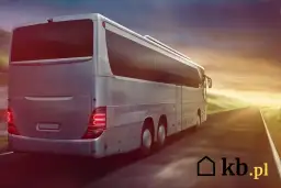Wynajem autokaru za kilometr: Jak obliczyć i uniknąć ukrytych opłat?
