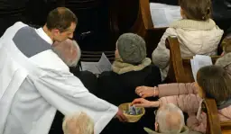 Jakie pensje mają księża w Polsce - zarobki na parafii i poza nią