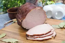 Jak parzyć schab po wędzeniu, aby zachować jego soczystość i smak