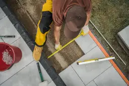 Ile naprawdę kosztuje ułożenie kostki brukowej z materiałem? Sprawdź ceny i oszczędzaj!