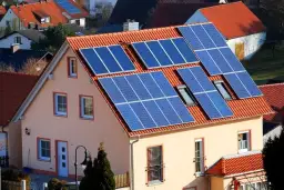 Ile prądu wyprodukuje elektrownia fotowoltaiczna 4 kW dziennie? Zaskakujące wyniki!
