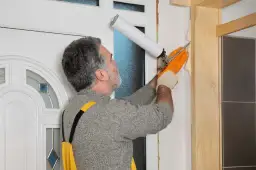 Ile trwa montaż drzwi? Poznaj czas i czynniki wpływające na instalację