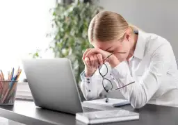Ile pracuje lekarz? Zaskakujące fakty o godzinach pracy w Polsce