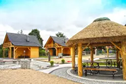 Bacówki nad jeziorem Goszcza – idealne miejsce na rodzinny wypoczynek