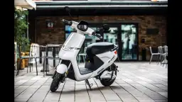 Skuter czy motorower? Zaskakujące różnice, które musisz znać