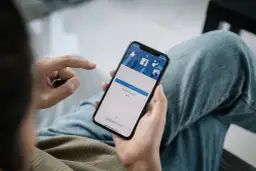 Jak zmienić dane na Facebooku i uniknąć problemów z kontem
