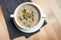 Jakie przyprawy do zupy pieczarkowej, aby uzyskać wyjątkowy smak?