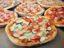 Jak zrobić szybko pizzę: prosty przepis na pyszną kolację w 15 minut