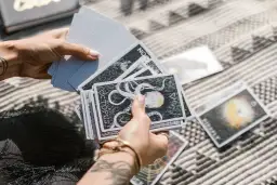 Jak dobrać upominek według znaku zodiaku?