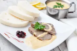 Jak zrobić sos do schabu pieczonego: 5 przepisów krok po kroku