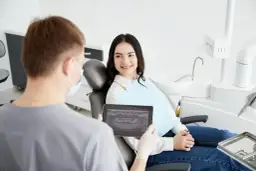 Jakie nowoczesne zabiegi oferują najlepsi stomatolodzy w Warszawie? Innowacyjne metody poprawy uśmiechu
