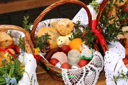 Co włożyć do koszyczka wielkanocnego dla dziecka? 10 pomysłów
