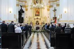 Ile naprawdę kosztuje pogrzeb w kościele i jak uniknąć niepotrzebnych wydatków