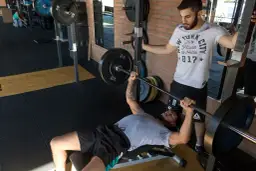 Trening siłowy ile kcal: ile naprawdę spalasz podczas ćwiczeń?