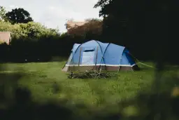 Jaki namiot 4-osobowy wybrać? Ranking TOP 7 na kemping i trekking