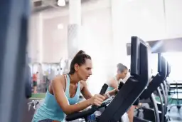 Cardio przed czy po treningu: co wybrać dla lepszych wyników?