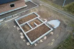 Jak wykończyć fundament domu: sprawdzone techniki i materiały