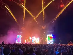 Koncert Maty w Krakowie: tłum, fajerwerki i płomienie na scenie. Niezapomniany wieczór!