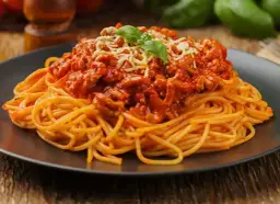 Pyszne spaghetti bolognese, idealne na obiad. Dowiedz się, jak zrobić spaghetti krok po kroku!