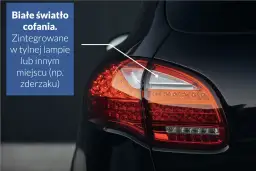 Białe światło cofania zintegrowane w tylnej lampie. Widać jego biały element.