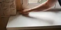 Jak odnowić parapet i nadać mu nowy blask bez dużych kosztów