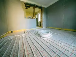 Ile kosztuje ogrzewanie podłogowe? Sprawdź, co wpływa na ceny