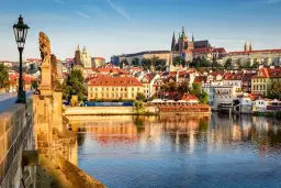 Ile kosztuje rejs po Wełtawie? Szczegóły cen, długość i usługi.