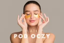 Kobieta z płatkami pod oczy, które dodają blasku. Czy stosujesz je rano czy wieczorem?