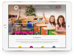 Zabawa w nauczycielkę: Kreatywna edukacja dla dzieci w domu