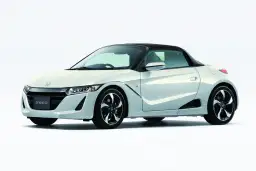 Biały roadster Honda S660 z czarnym dachem, sportowymi felgami i agresywnym przodem.