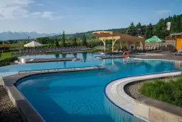 Baseny termalne w Bukowinie Tatrzańskiej. Sprawdź cennik i zrelaksuj się z widokiem na Tatry.