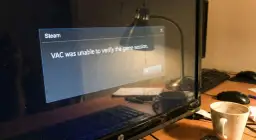Komunikat na ekranie komputera: "Steam. VAC was unable to verify the game session.