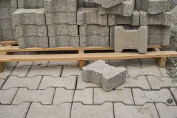 Ile podsypki pod kostkę na m2?