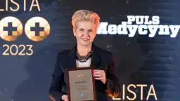 Beata Małecka-Libera z nagrodą na gali Puls Medycyny 2023.
