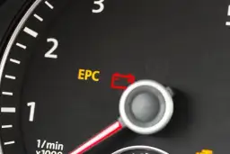 Co to jest EPC w samochodzie i jak uniknąć kosztownych awarii systemu?