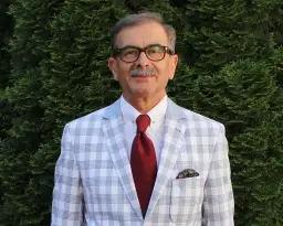 Jak nosić szpilkę do krawata: 5 zasad eleganckiego stylu
