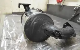 Element układu wydechowego, prawdopodobnie filtr DPF, przygotowany do wypalania.