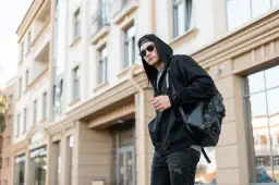Bluza z kapturem: Jak nosić ją modnie na każdą okazję?