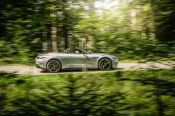 Mercedes-AMG SL 63 (R232): V8 vs 911. Który roadster wybrać?