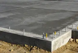Jaki fundament pod dom szkieletowy? Wybierz mądrze, uniknij kosztów