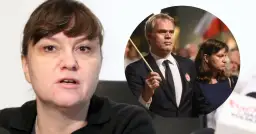 Andrzej Stankiewicz z żoną i dziećmi na tle flagi.