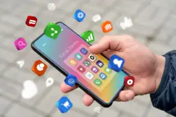 Jak łatwo sprawdzić historię pobranych aplikacji na Androidzie i iOS