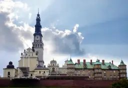 Gdzie jest jasna góra? Odkryj jej lokalizację i historię w Częstochowie