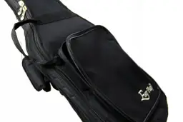 Czarny pokrowiec na gitarę basową z logo "Ever Play". Solidny materiał i zamki zapewnią bezpieczeństwo instrumentu.