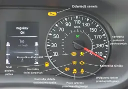 Na desce rozdzielczej świeci się kontrolka trakcji, obok kontrolki silnika i ABS.