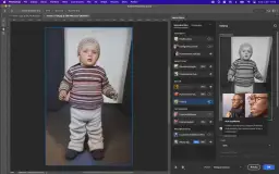 Dziecko w sweterku i czapce. Panel Neural Filters pokazuje opcję "Koloruj", sugerując jak zrobić czarno białe zdjęcie w Photoshop.