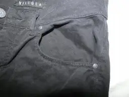 Co warto wiedzieć o jeansach marki Vistula? Oceniamy jakość i styl