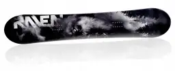 Deska snowboardowa z wilkiem i lasem. To jest firma Raven Snowboard.