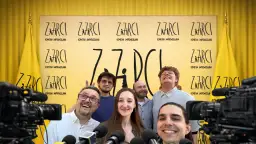 Uśmiechnięta ekipa "ZARCI KOMEDIA IMPROWIZOWANA" przed żółtym tłem z logo. Wrocławski teatr komedii gotowy na wywiady.